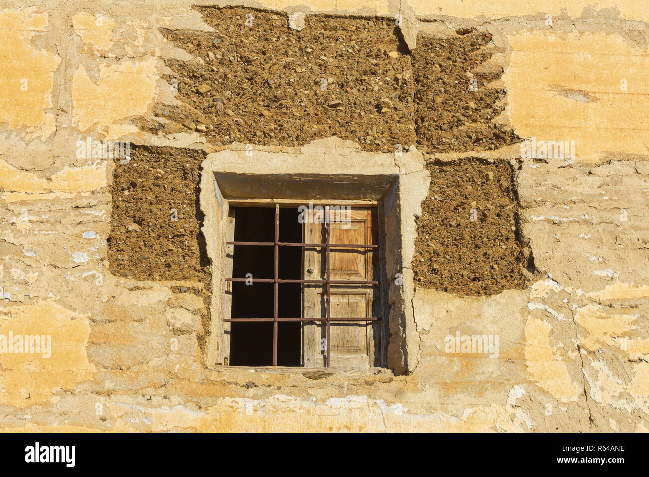 Fenêtre dans une ancienne ferme déserte, vallée d'Almanzora, province d'Almeria, Andalousie, Espagne Banque D'Images