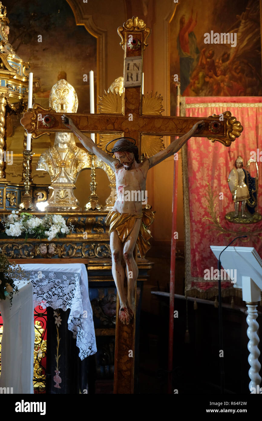Croix dans l'église de Saint Victor sur l'île des pêcheurs, l'un des célèbres îles Borromées sur le Lac Majeur, Italie Banque D'Images
