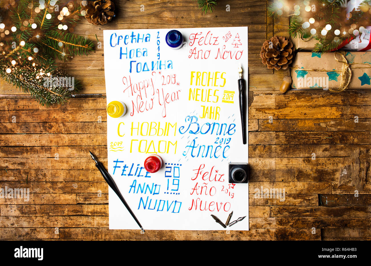 Bonne année remarque dans différentes langues vue supérieure Banque D'Images