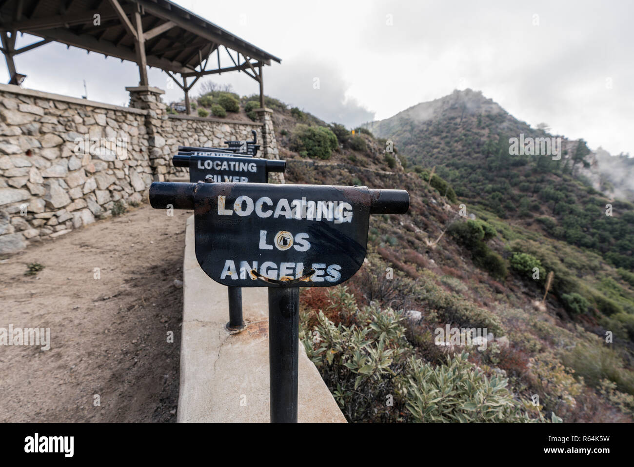 Tubes de visualisation historique à Inspiration Point Lookout dans l'Angeles National Forest au-dessus de Pasadena et Los Angeles, en Californie. Banque D'Images
