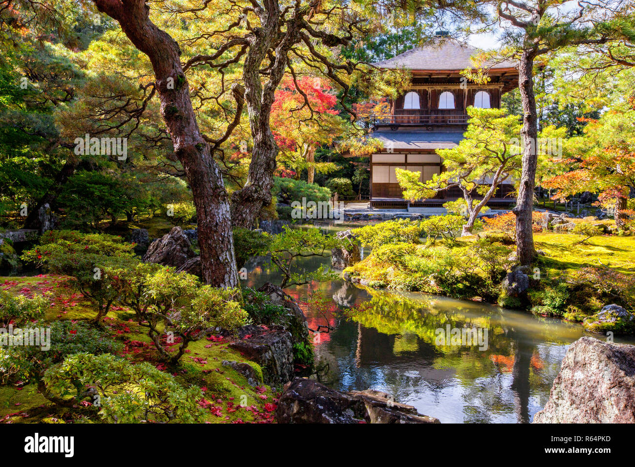 Ginkaku-ji (Temple du pavillon d'argent) au cours de l'automne saison momiji à Kyoto, Japon Banque D'Images