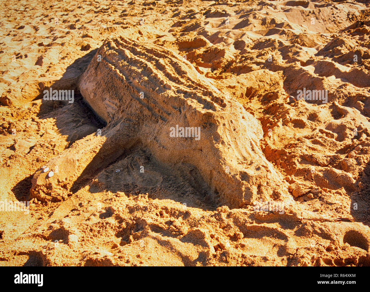 Crocodile sculpture de sable sur la plage. Banque D'Images