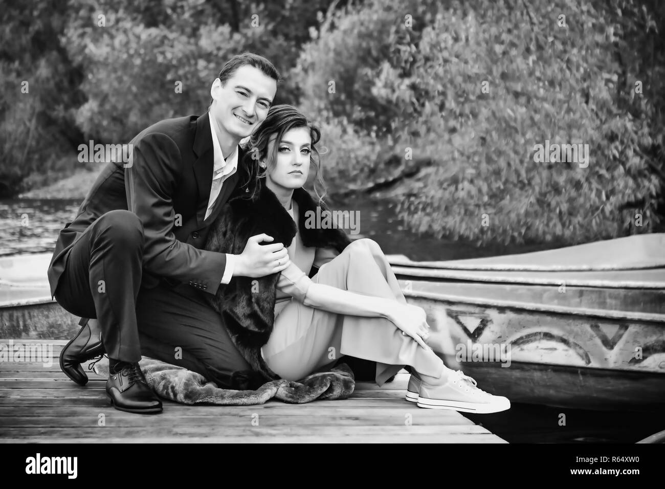 Le noir et blanc Portrait Of Happy Couple In Love Banque D'Images