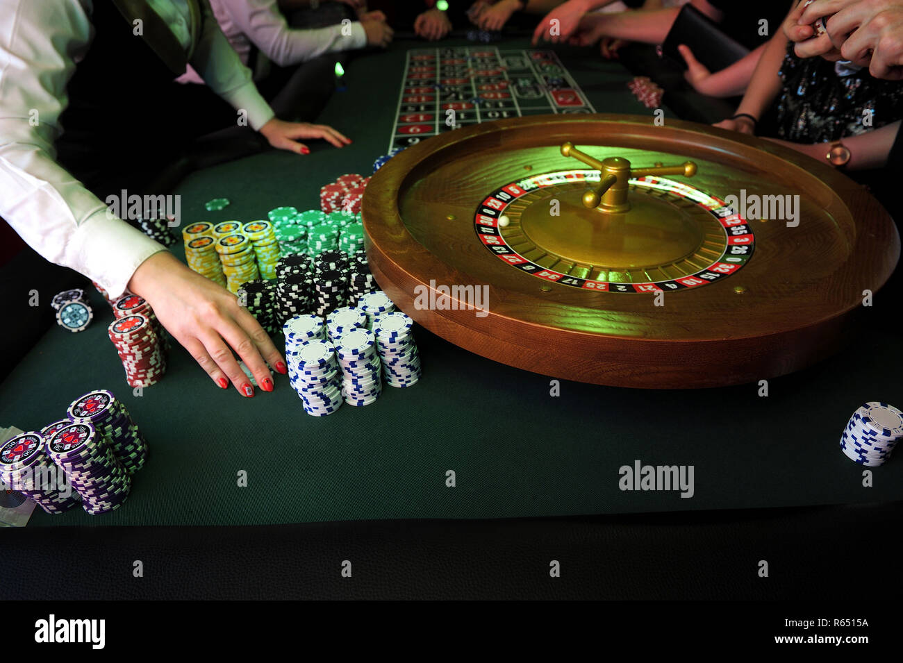 casino, roulette, jeux d'argent, numéros, tables, paris, jeux, paris, croupier, service, joueurs pas de gagnants, trésor de joueurs, thérapie de joueurs, Banque D'Images