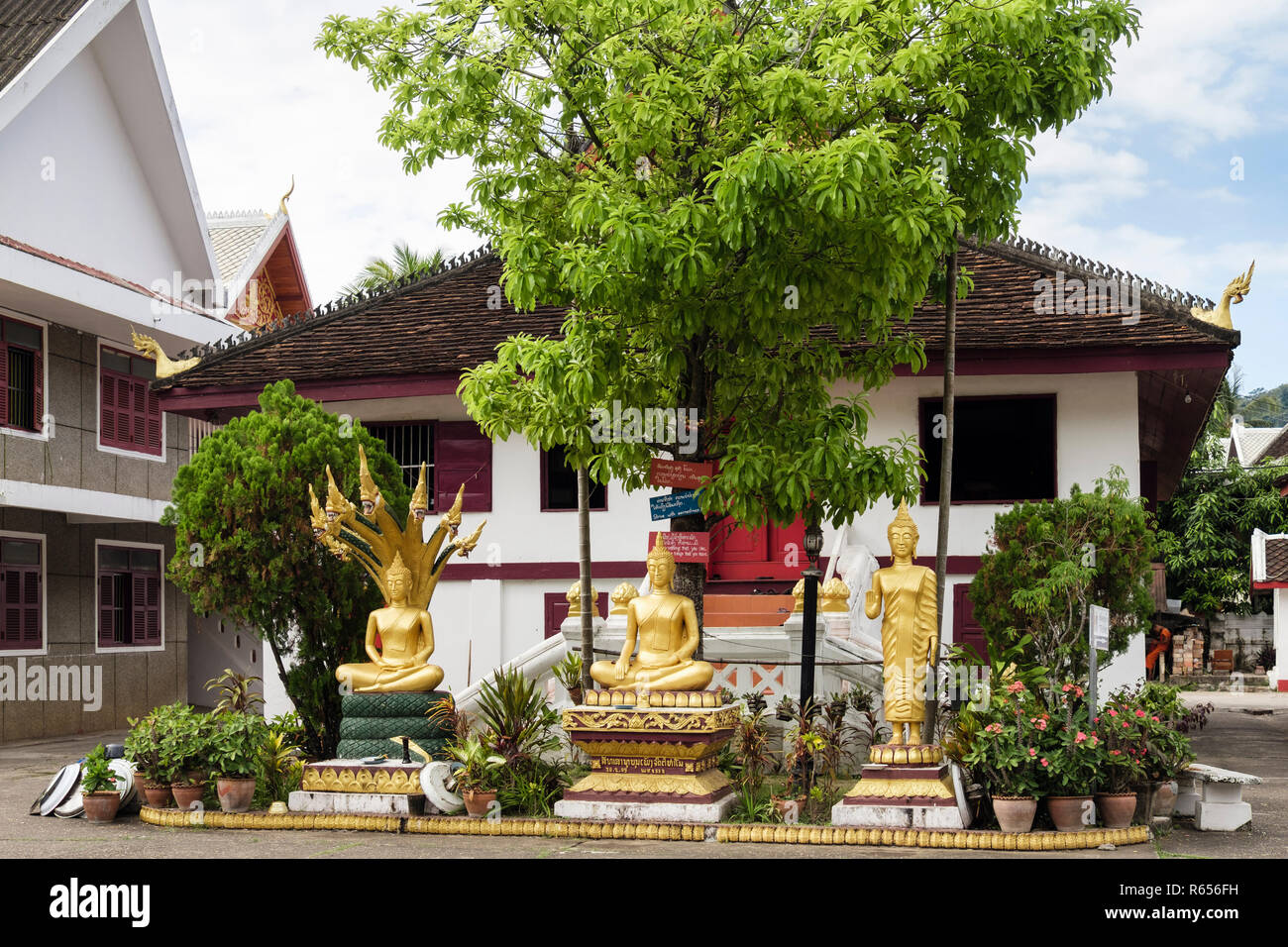 Golden statues bouddhiques de Wat Mai Suwannaphumaham temple complexe. Luang Prabang, Laos, Louangphabang province, en Asie du sud-est Banque D'Images