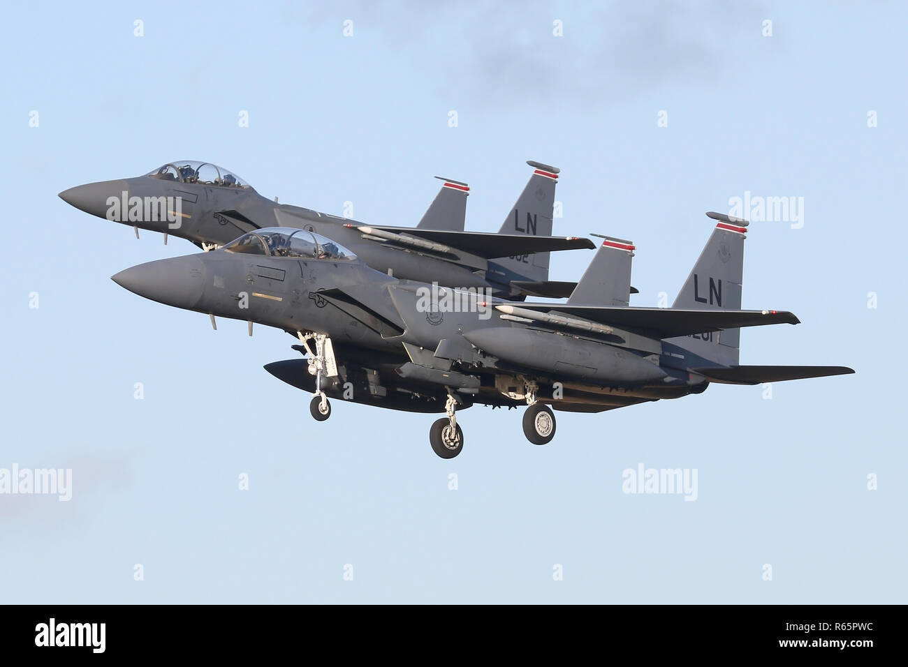 Approche par un deux paires de navires sur la base de Lakenheath F-15E Strike Eagles affecté à la 48e Escadre de chasse de résident. Banque D'Images