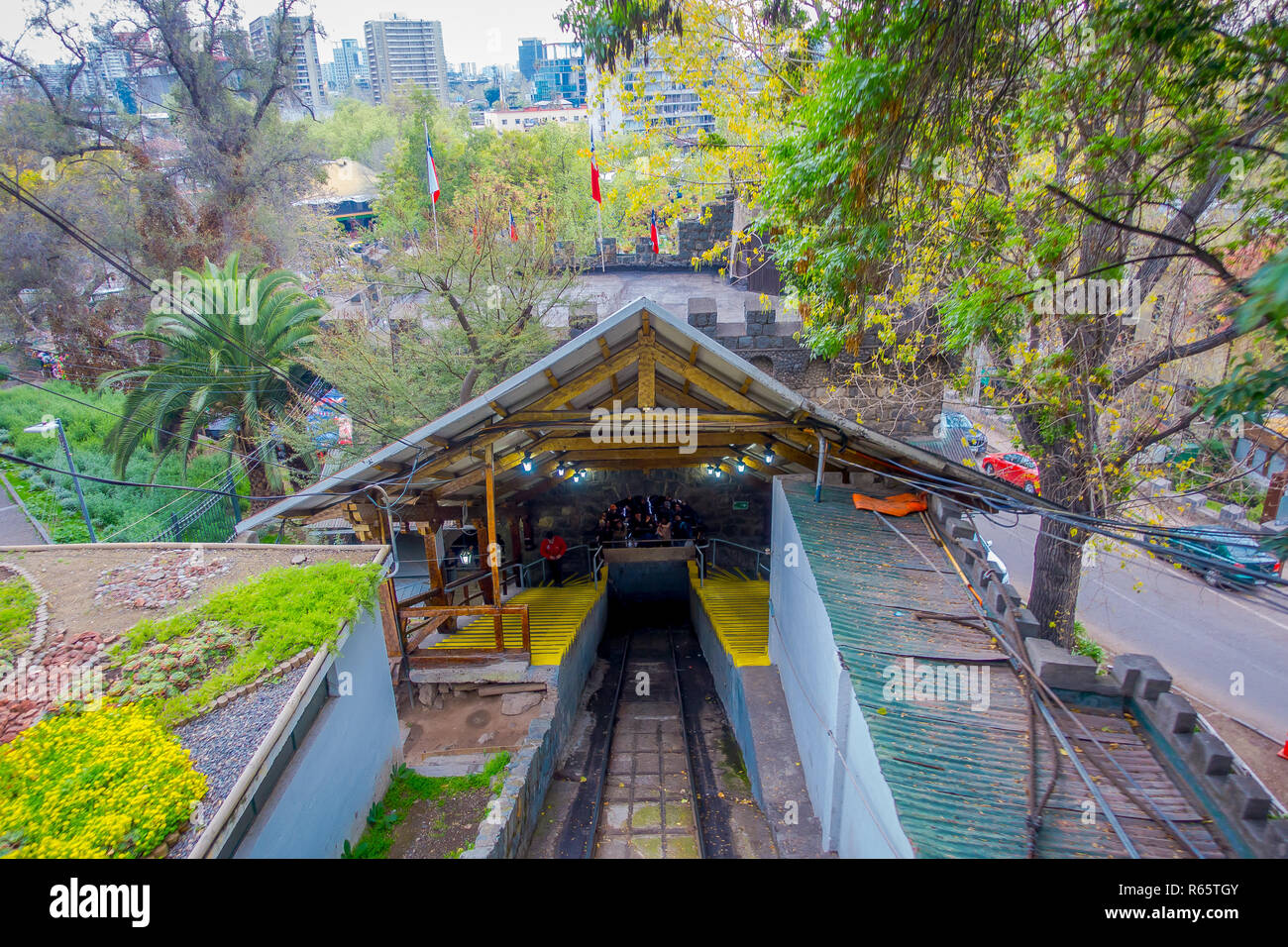 Le tram jusqu'à la sommet de la colline, colline de San Cristobal, Santiago, Chili Banque D'Images