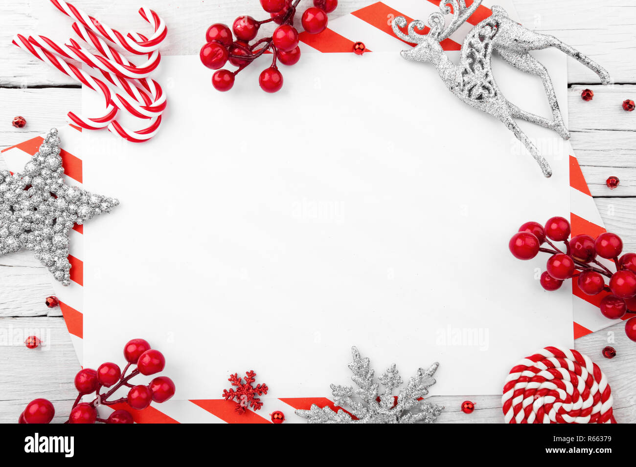 Composition de Noël. Décoration de Noël en bois sur fond blanc Banque D'Images