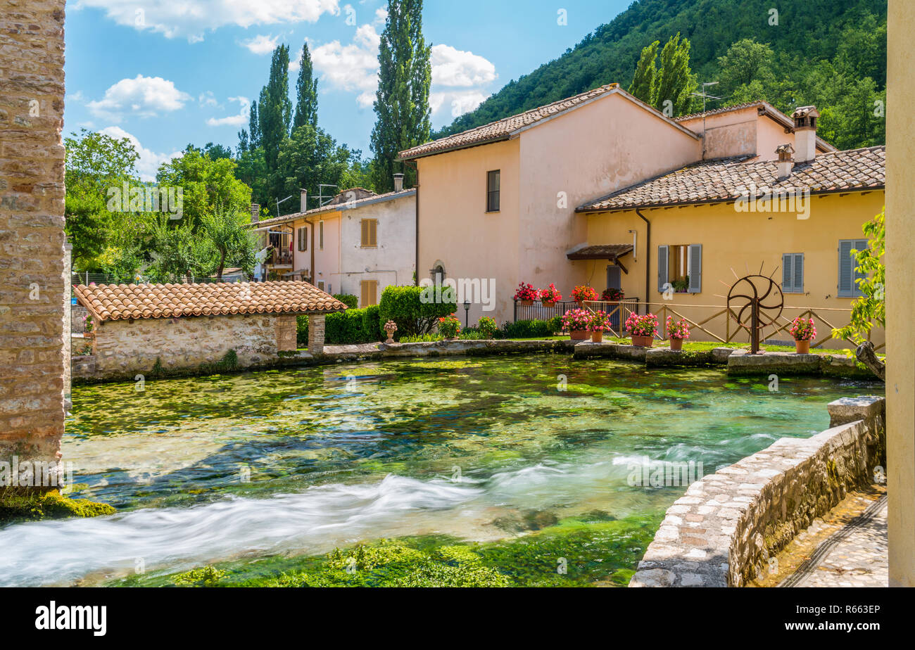 Rasiglia, petit village près de Foligno, province de Pérouse. L'Ombrie, Italie. Banque D'Images