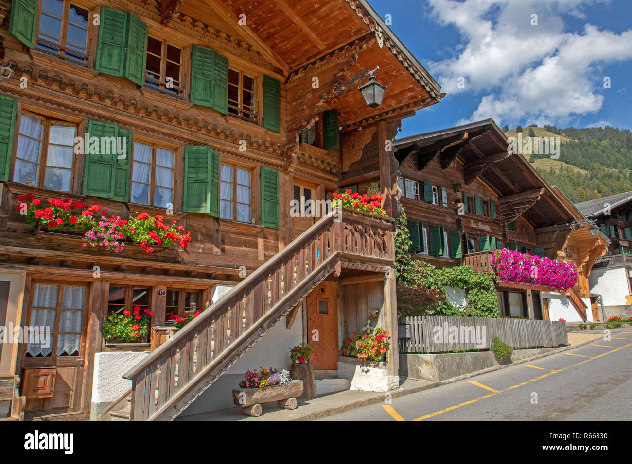 Chalets à Rougemont, une ville réputée pour la quantité et le style de son Alpine chalets Banque D'Images