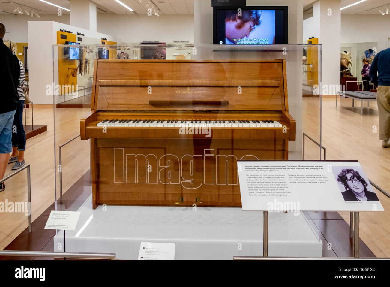 Piano sur lequel John Lennon a composé la chanson Imagine, Musée des  Instruments de musique, Phoenix, Arizona, USA Photo Stock - Alamy