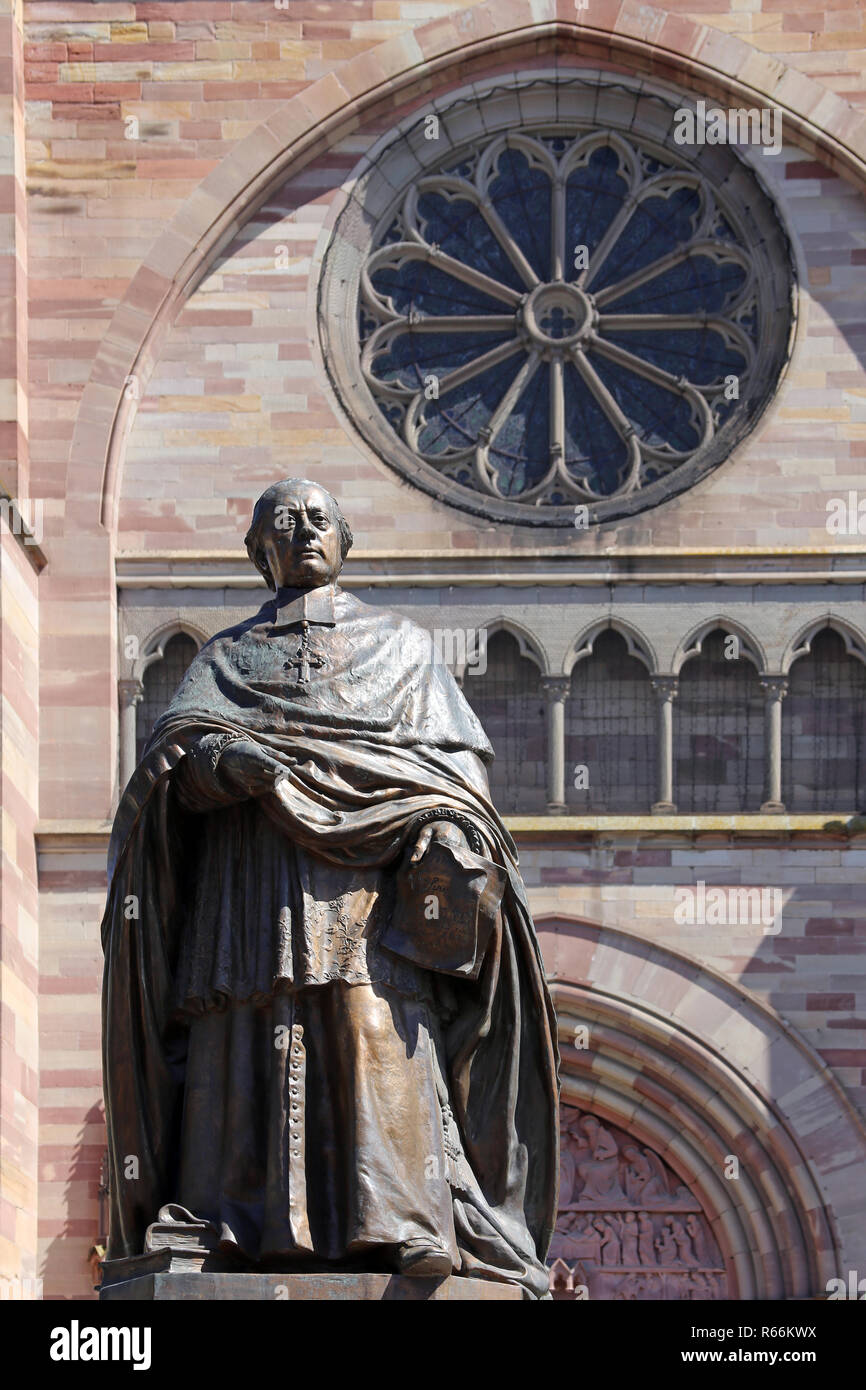 Monument à Mgr Charles-Ã©mile freppel à Obernai Banque D'Images