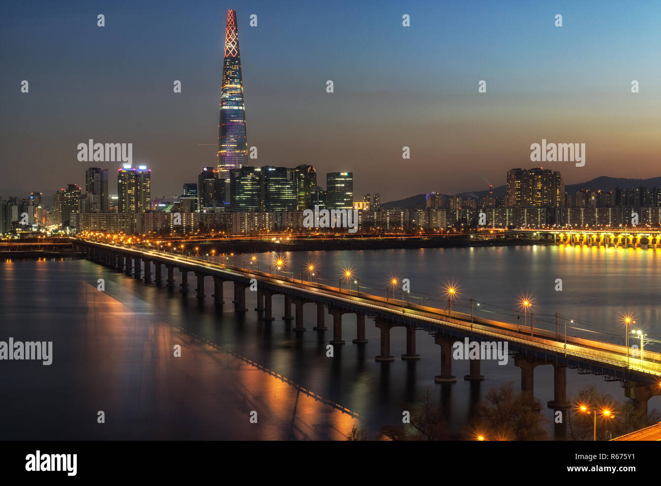 Lotte tower at night Banque D'Images