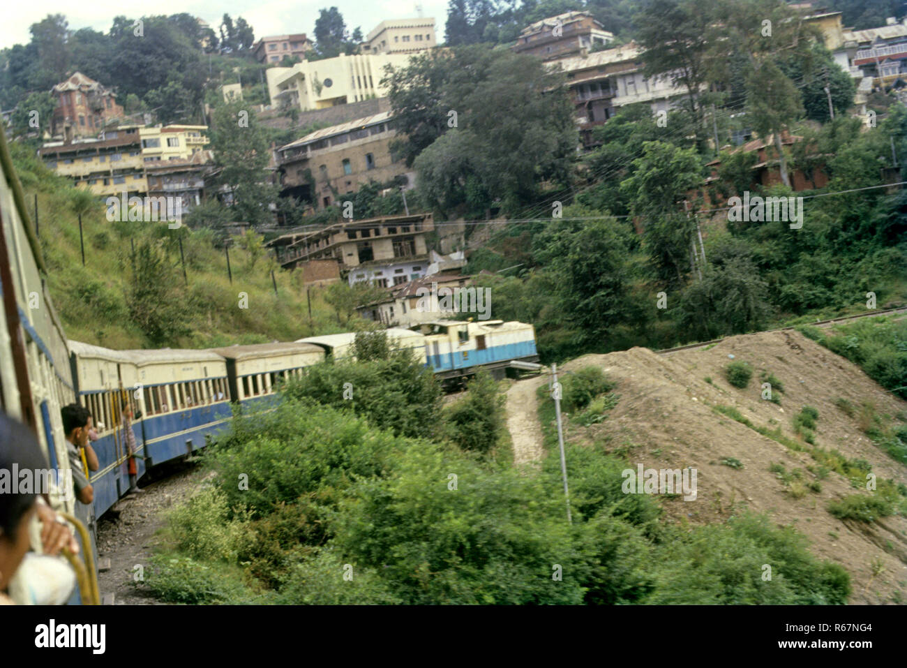Les chemins de fer, trains Kalka Shimla voyage en train, l'Himachal Pradesh, en Inde Banque D'Images