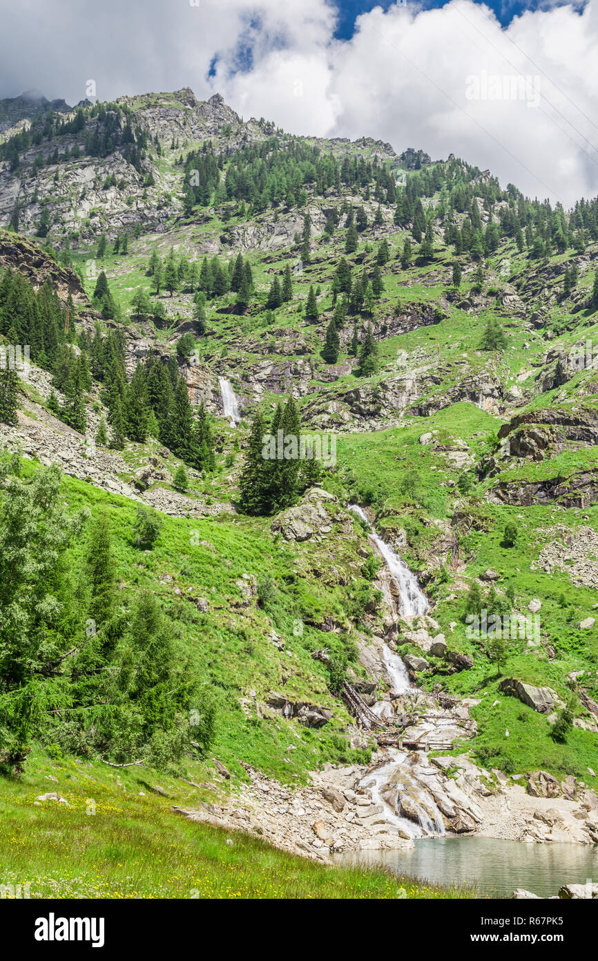 Vue panoramique sur les montagnes près de Campiccioli Barrage, Parc National de Antrona, Piémont, Italie, Banque D'Images