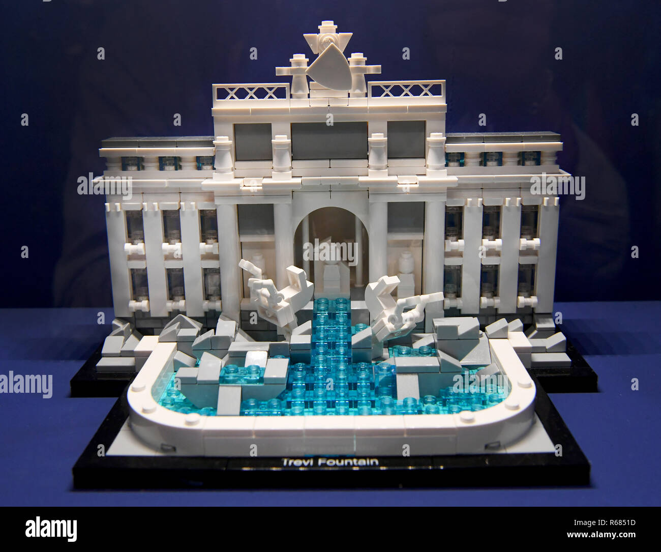 04 décembre 2018, Basse-Saxe, celle : la fontaine de Trevi, faite de  briques Lego, est présentée dans le musée par démenagement dans celle. Un  millier de modèles ont été mis en place