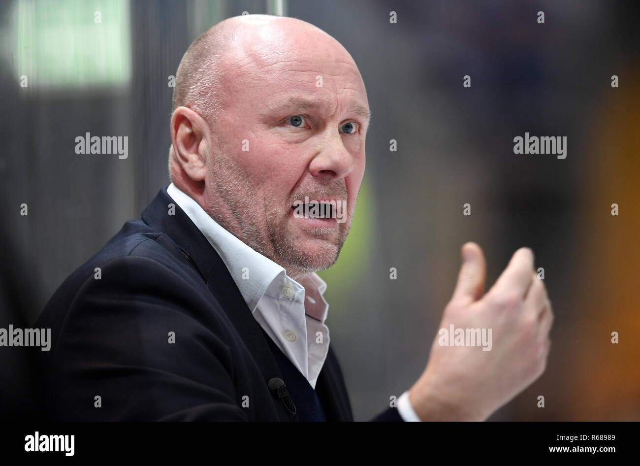 04 décembre 2018, Bavaria, Munich : hockey sur glace : Ligue des Champions, Red Bull EHC Munich - Malmö Redhawks, ronde, 1/4 de finale, première étape. L'entraîneur de Malmö Peter Andersson. Photo : Tobias Hase/dpa Banque D'Images