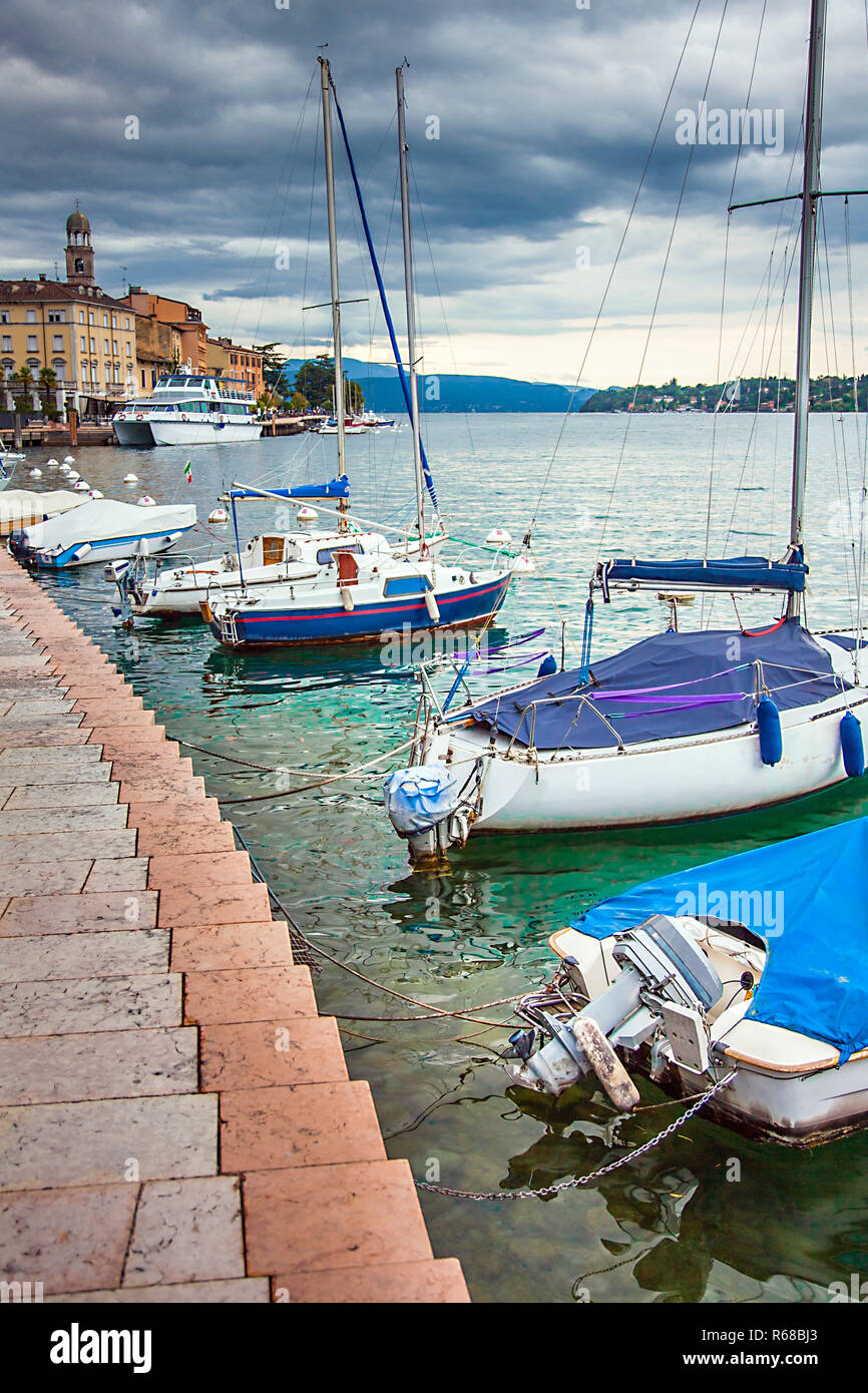 Porto Nuovo de limone lac de garde italie Banque D'Images