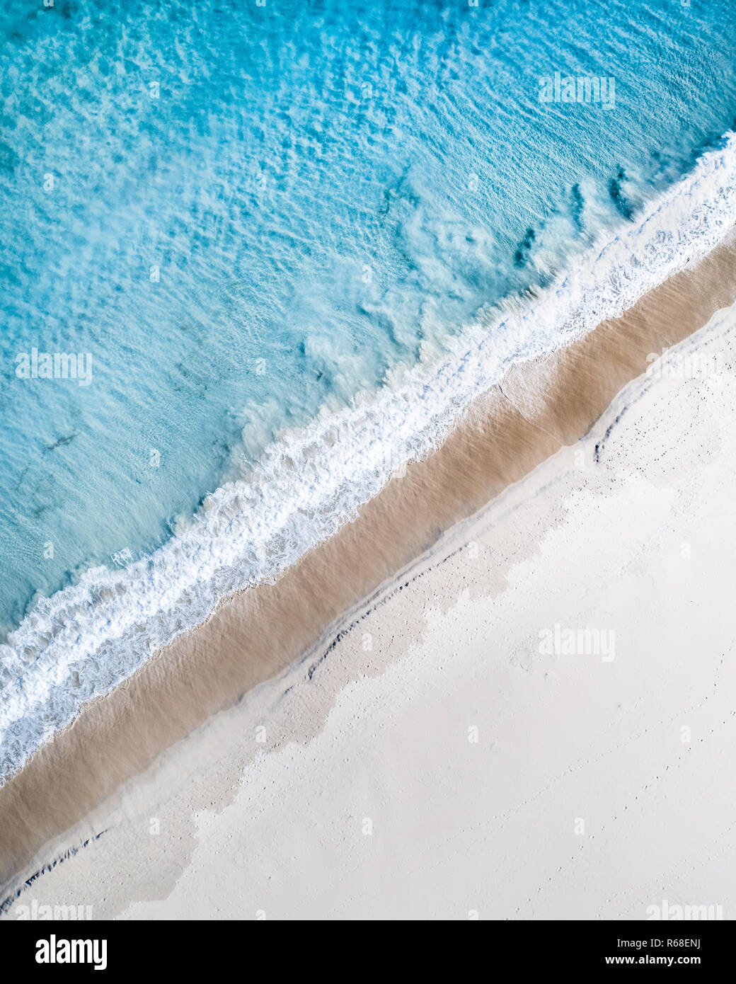 Vue aérienne d'une belle plage et des vagues en Australie Banque D'Images