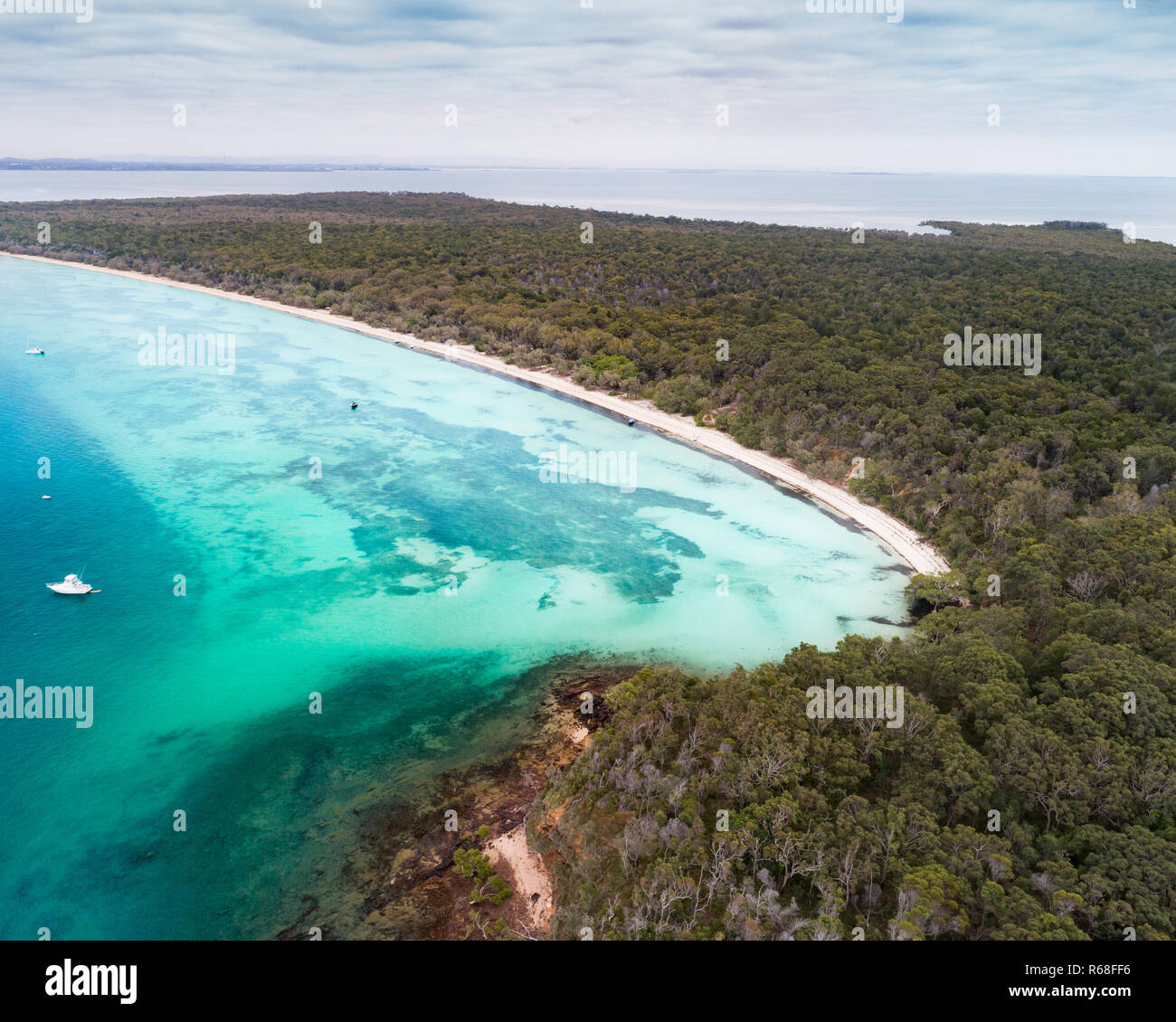 Vue aérienne d'une belle plage et des vagues en Australie Banque D'Images