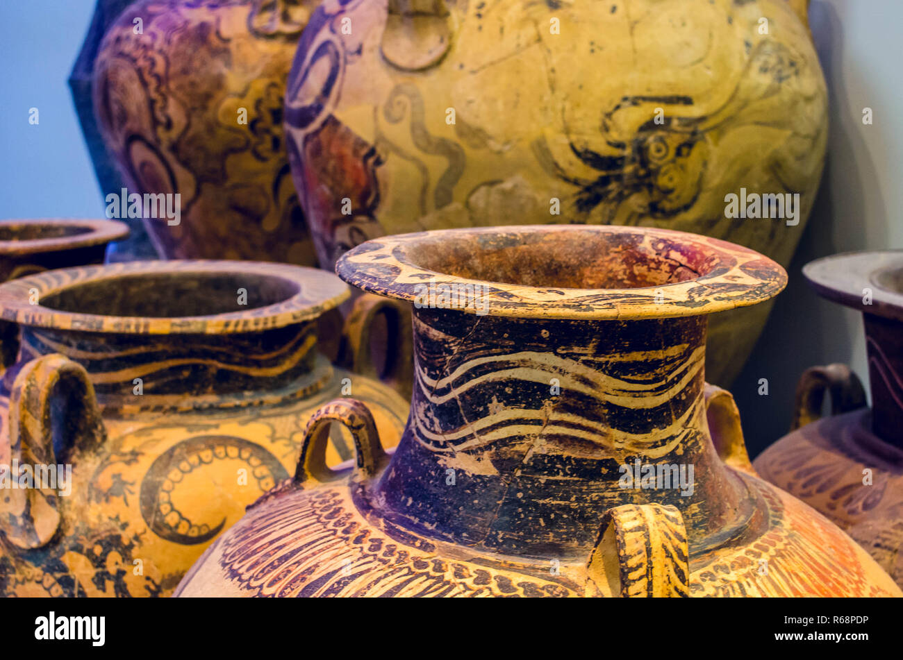 Pièces de pots dans musée archéologique d'Héraklion.Crète Grèce Banque D'Images