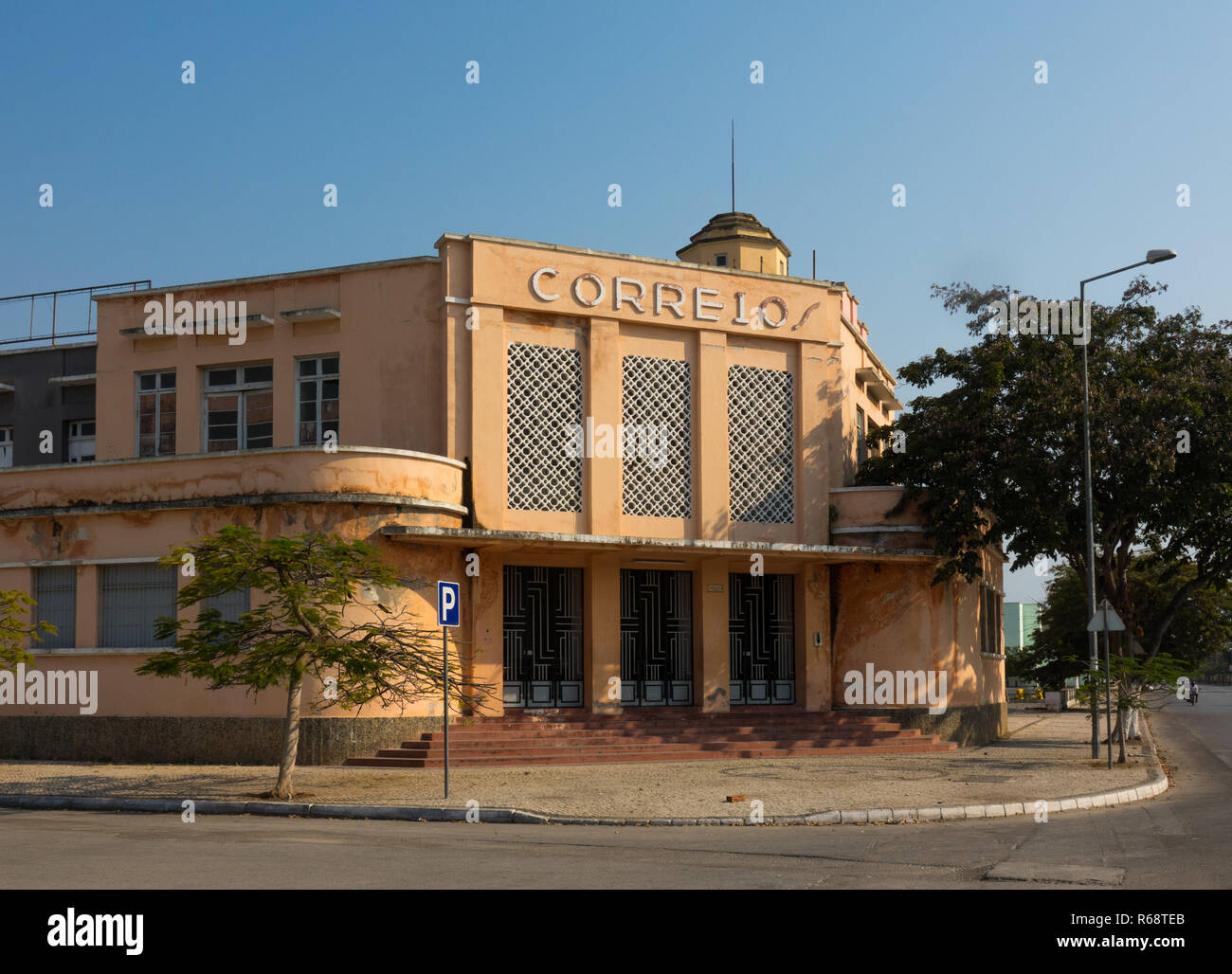 Bureau de poste de l'époque coloniale portugaise, province de Benguela, Lobito, en Angola Banque D'Images