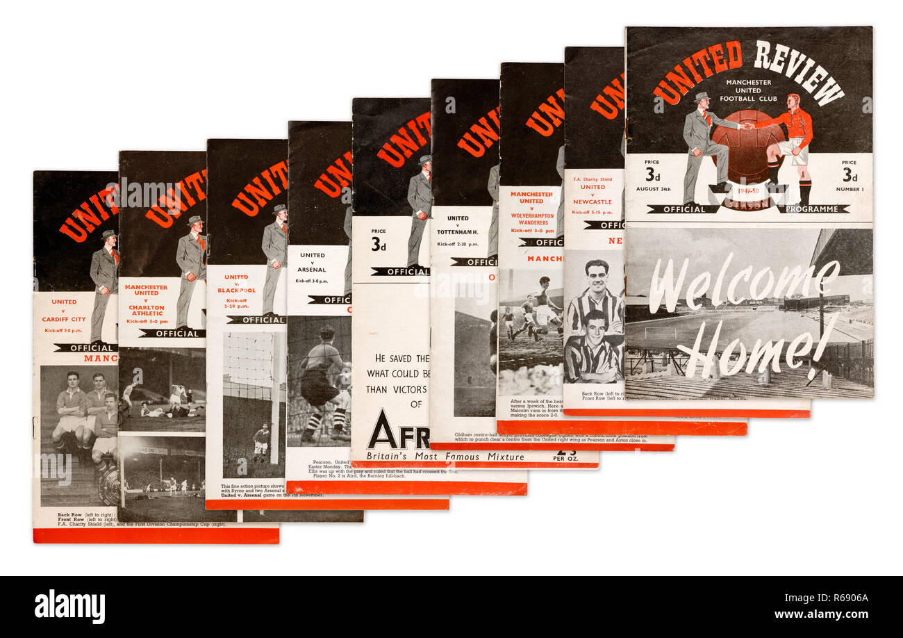 Une collection d'examen des programmes officiels pour Manchester United Football Club depuis 1940 et 1950 (digital composite) Banque D'Images