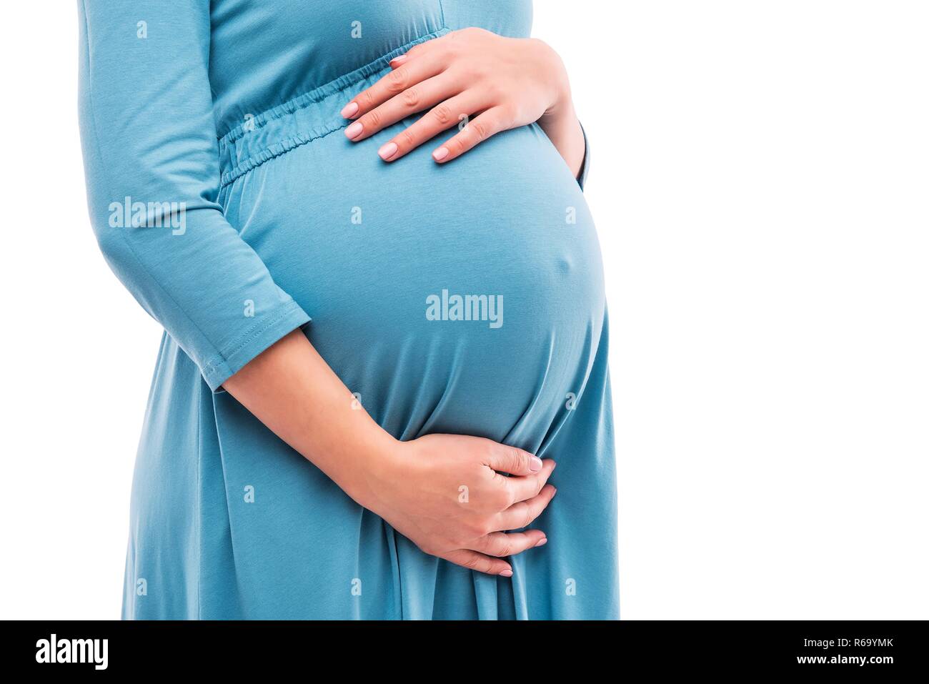 Femme enceinte tenir la main sur le ventre. Close-up. Banque D'Images
