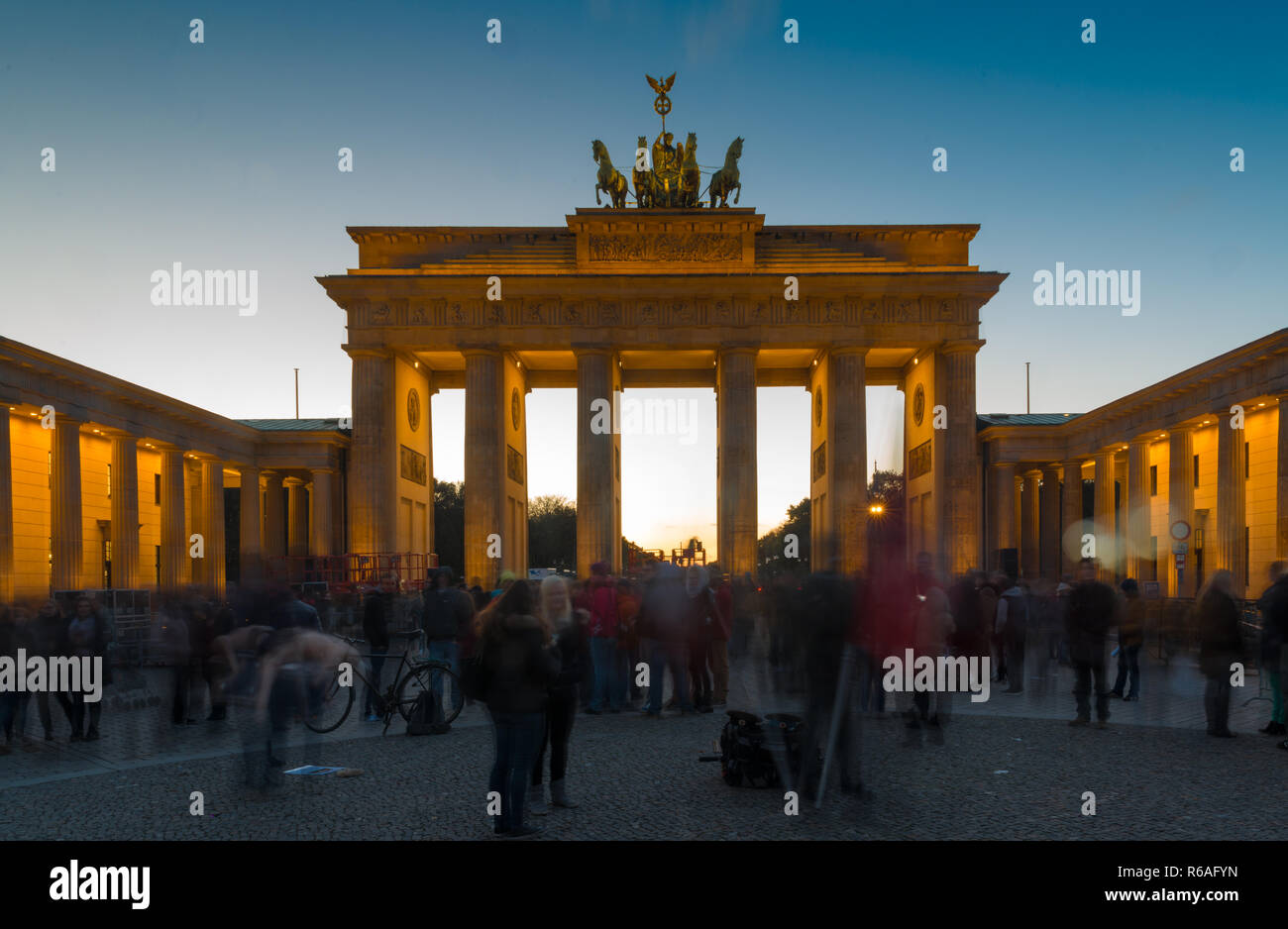 Coucher du soleil à la porte de Brandebourg, Berlin, Allemagne Banque D'Images