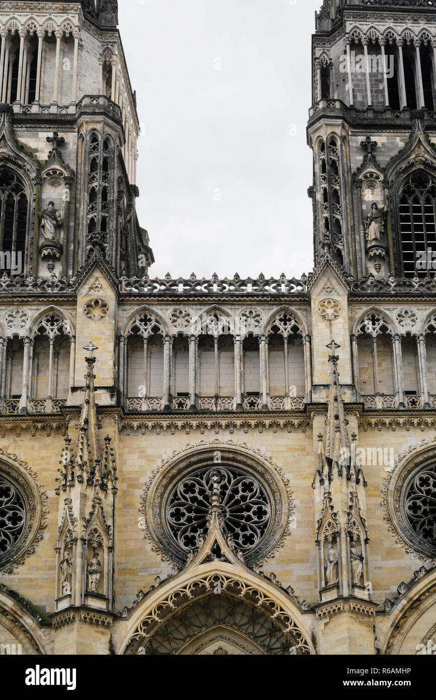 Façade de la cathédrale Sainte-Croix à Orléans Banque D'Images