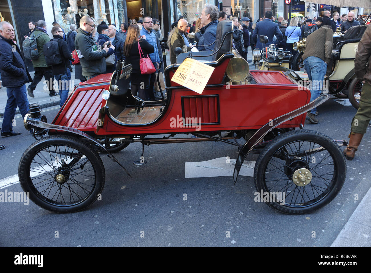 Le Regent Street Classic Car Show, qui voit Regent Street, Londres, près d'une exposition de voiture avec un mélange de voitures rétro et moderne classique. Doté d''atmosphère : où : London, Royaume-Uni Quand : 03 novembre 2018 Source : WENN.com Banque D'Images