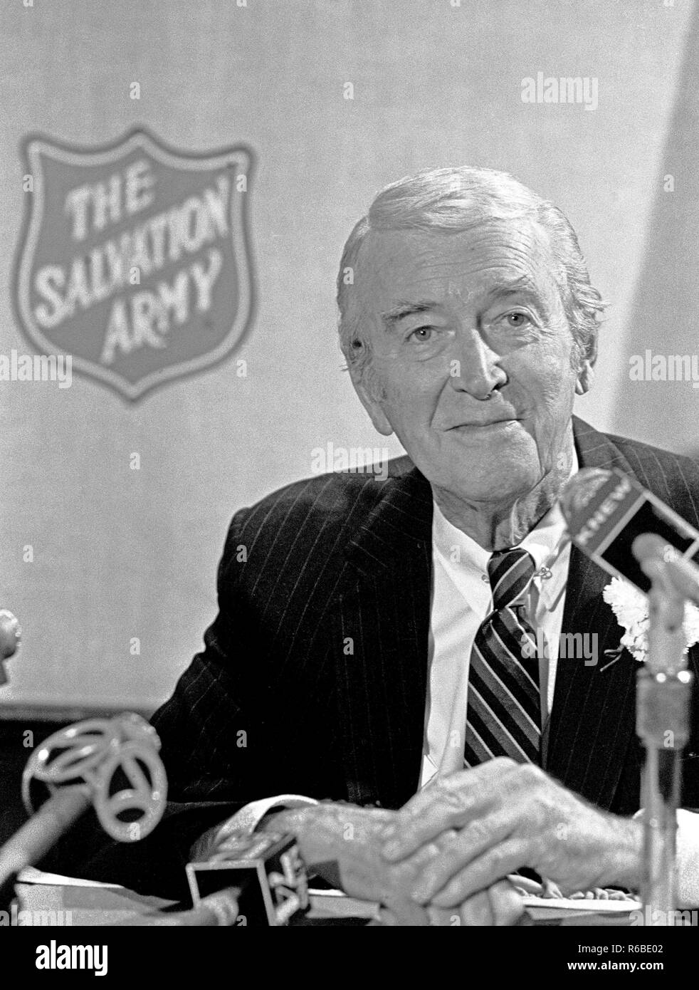 Acteur de cinéma américain, James Stuart parlant à San Francisco dans les années 80, à l'appui de l'Armée du Salut Banque D'Images