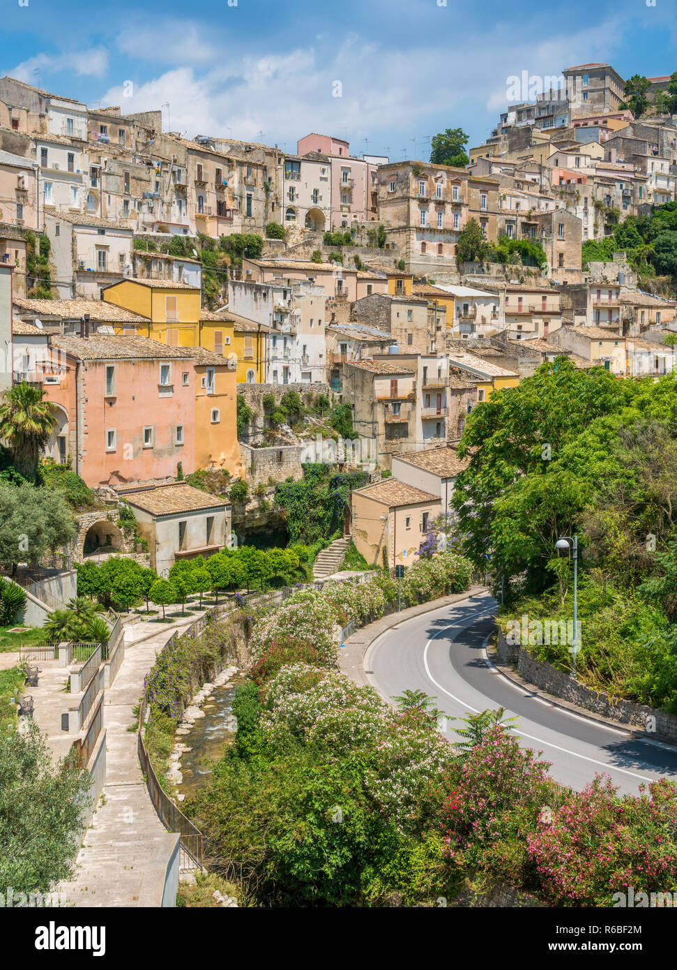 Vue panoramique de Ragusa Ibla, ville baroque en Sicile (Sicilia), dans le sud de l'Italie. Banque D'Images