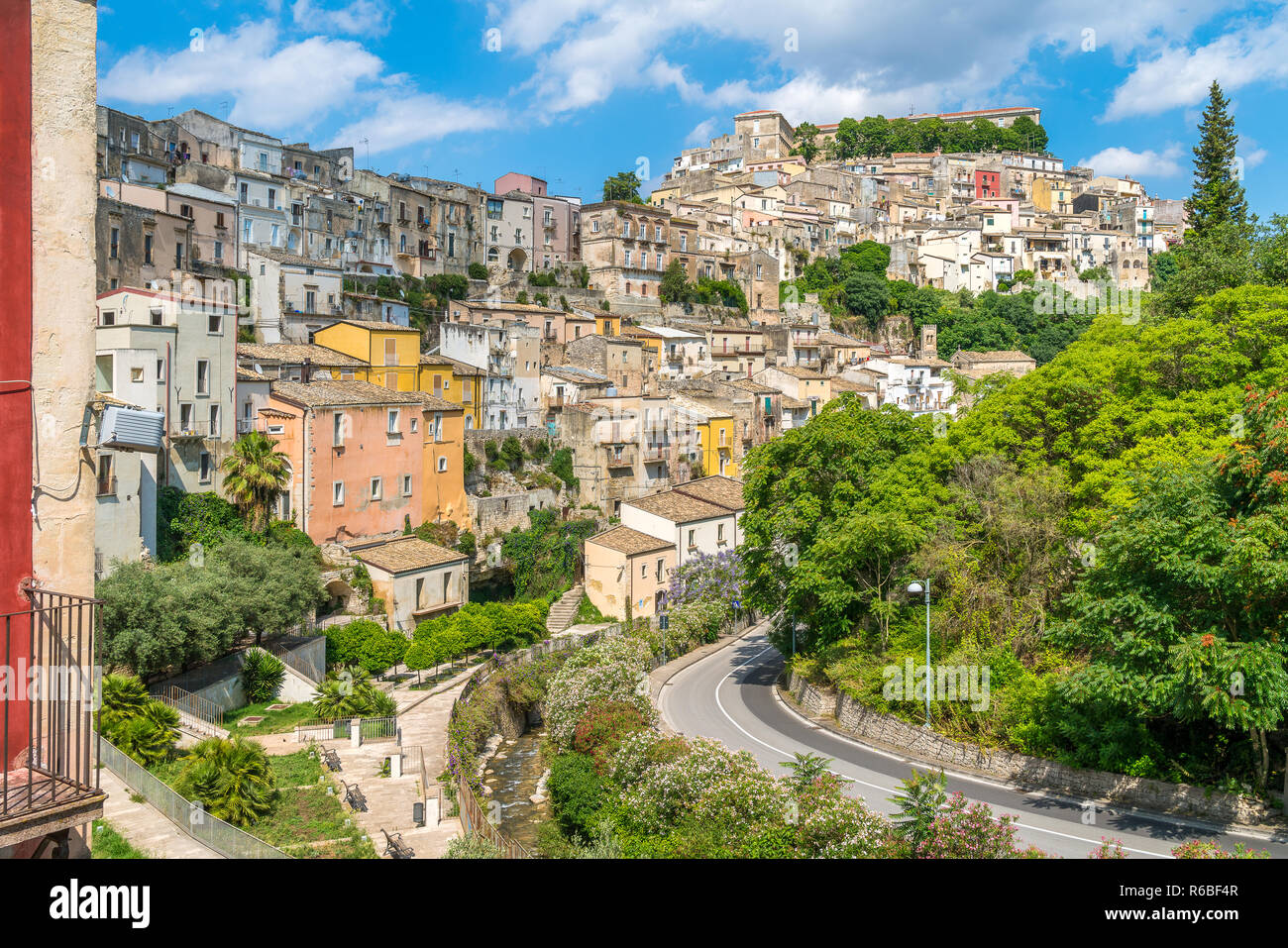 Vue panoramique de Ragusa Ibla, ville baroque en Sicile (Sicilia), dans le sud de l'Italie. Banque D'Images
