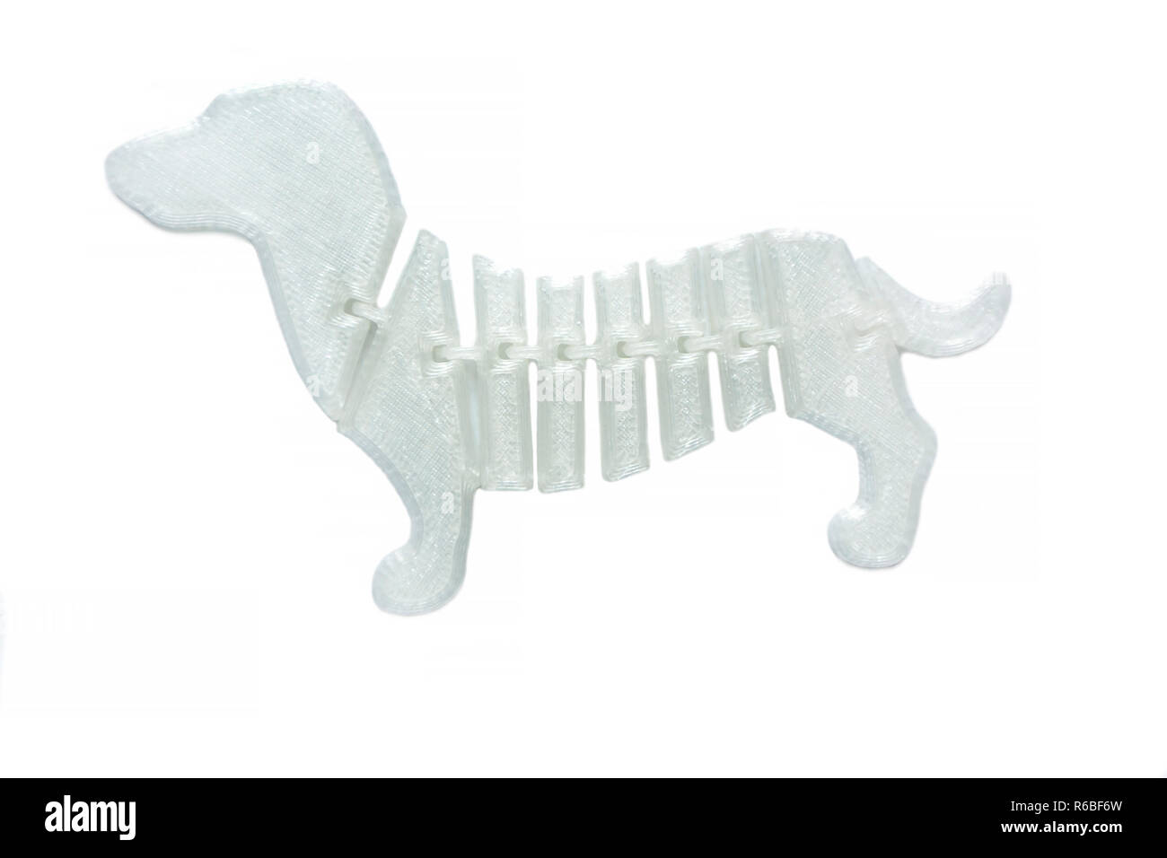 La lumière vive objet blanc en forme de jouet chien imprimé sur imprimante  3d isolé sur fond blanc. Fused deposition modeling, FDM. La technologie  moderne Concept additif progressif pour l'impression 3D Photo