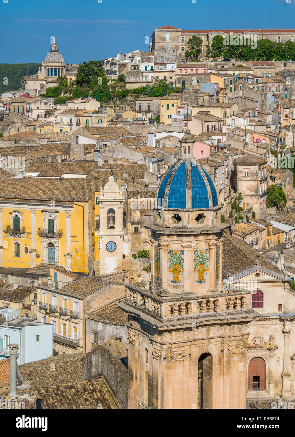 Vue panoramique de Ragusa Ibla, ville baroque en Sicile (Sicilia), dans le sud de l'Italie. Banque D'Images