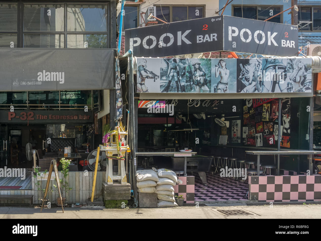 PATTAYA, THAÏLANDE - octobre 18,2018 : Soi Buakhaow c'est l'Bar 2 Pook,qui est un restaurant pour les personnes qui veut boire, jouer billard et ont f Banque D'Images