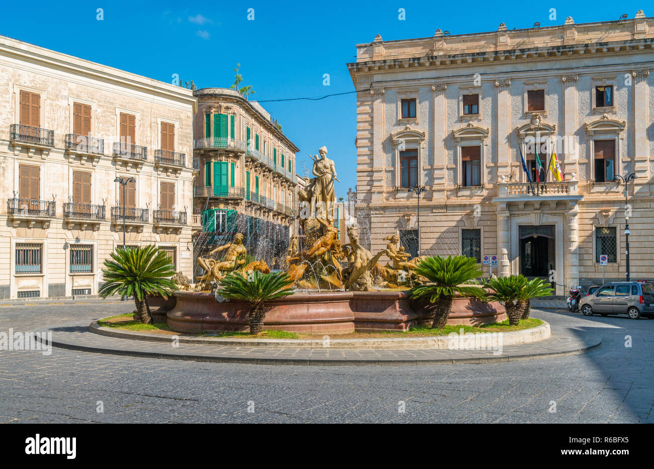 Diana fontaine dans la vieille ville de Syracuse (Ortigia). La Sicile, le sud de l'Italie. Banque D'Images