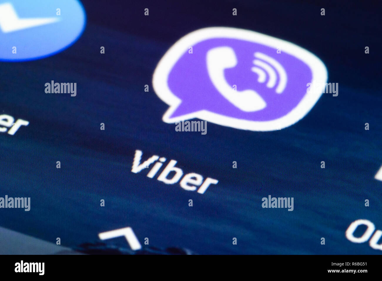 Icône Viber sur smartphone. L'app pour chat, appel et message, plate-forme de messagerie instantanée et la voix sur IP Banque D'Images