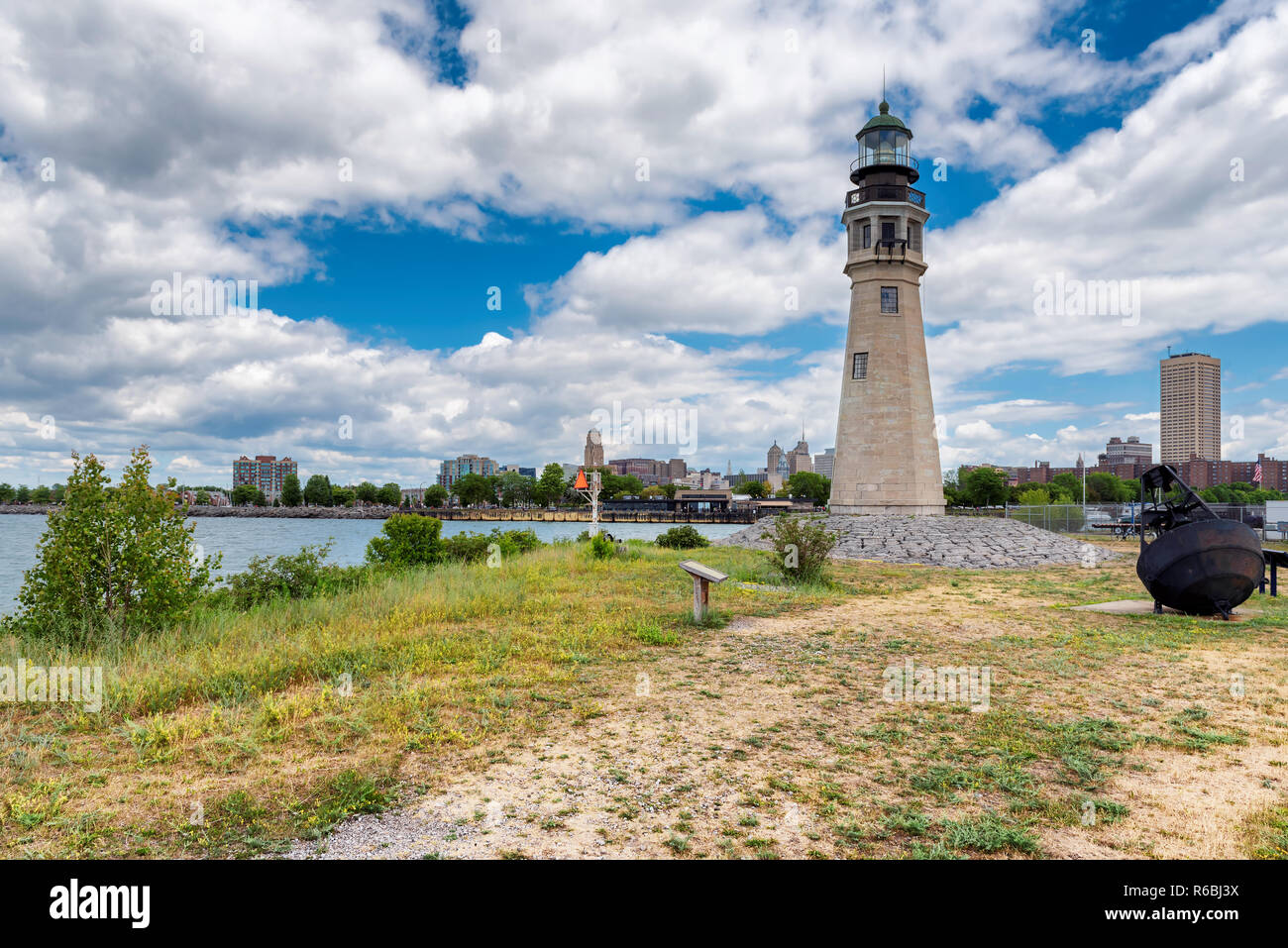 Phare de Buffalo et la ville en arrière-plan Banque D'Images