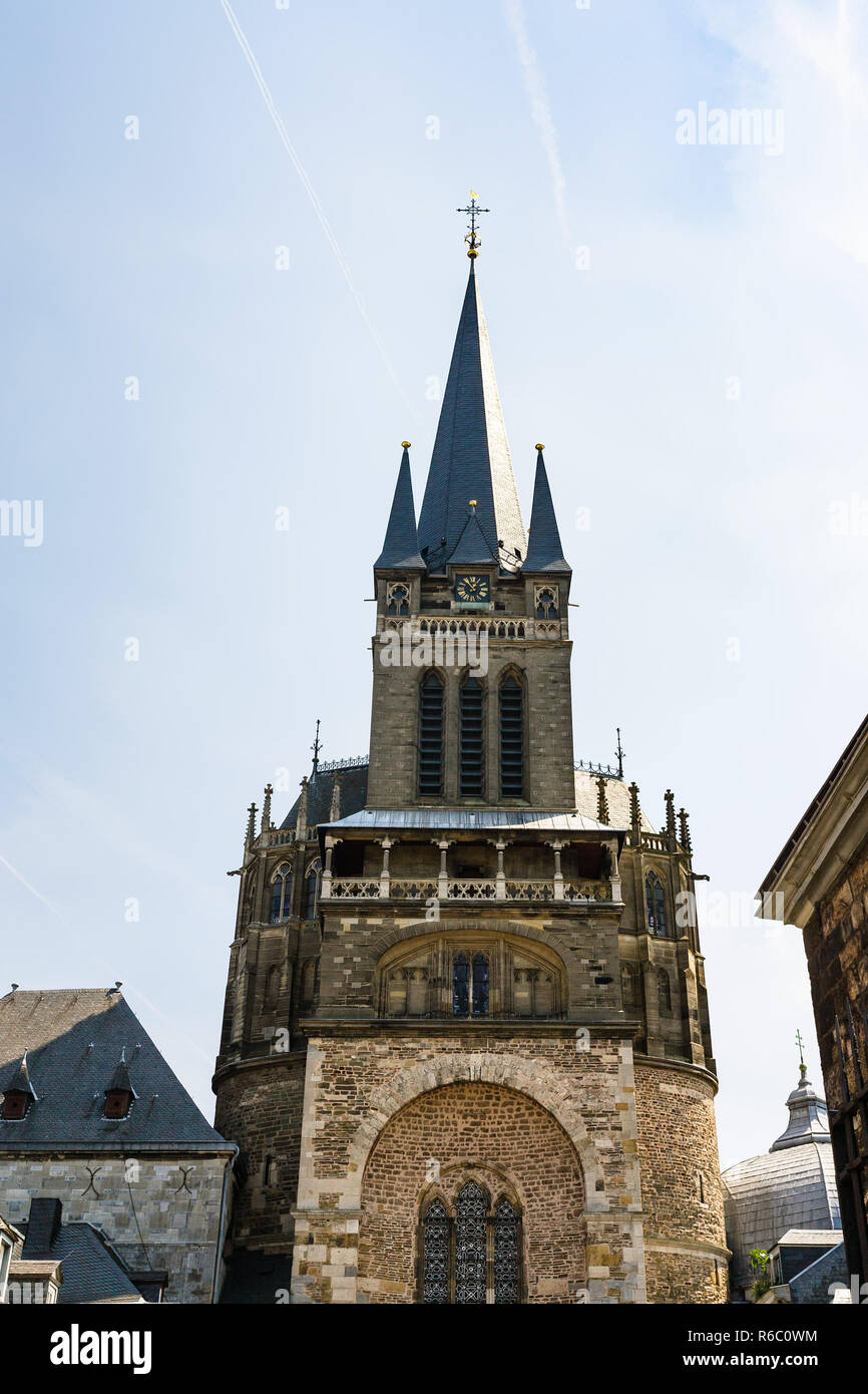 Viw de tour ouest de la Cathédrale de Aix-la-Chapelle Banque D'Images
