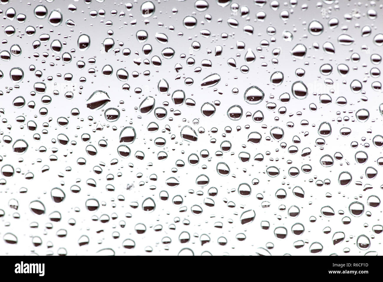 Gouttes de pluie sur la vitre de l'arrière-plan, texture de fond goutte d'eau. Banque D'Images