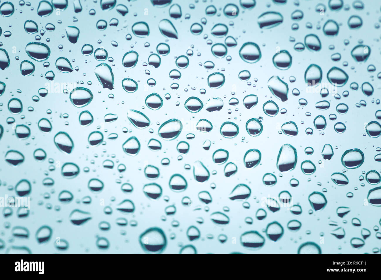 Gouttes de pluie sur la vitre de l'arrière-plan, texture de fond goutte d'eau. Banque D'Images