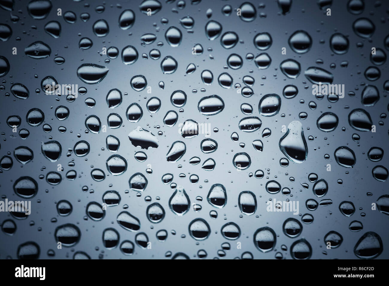 Gouttes de pluie sur la vitre de l'arrière-plan, texture de fond goutte d'eau. Banque D'Images