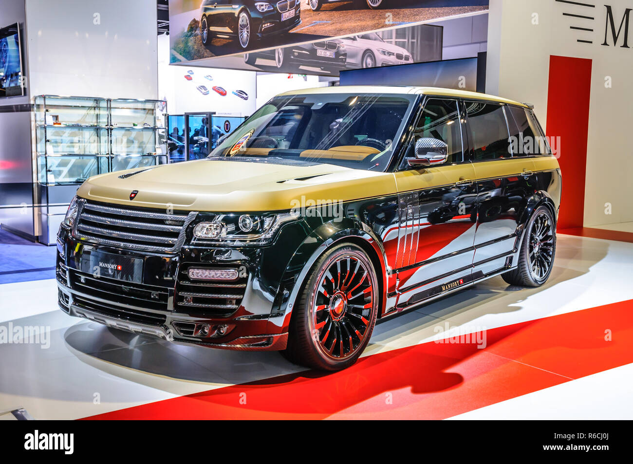 Francfort - Sept 2015 : Land Rover Range Rover Sport Mansory présenté à  l'IAA International Motor Show le 20 septembre 2015 à Francfort, Allemagne  Photo Stock - Alamy