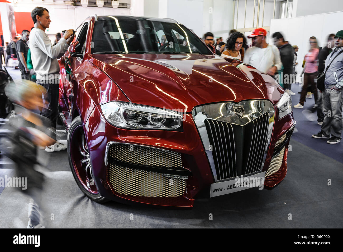 Francfort - Sept 2015 : BMW X6 AG Excalibur présenté à Alligator IAA International Motor Show le 20 septembre 2015 à Francfort, Allemagne Banque D'Images