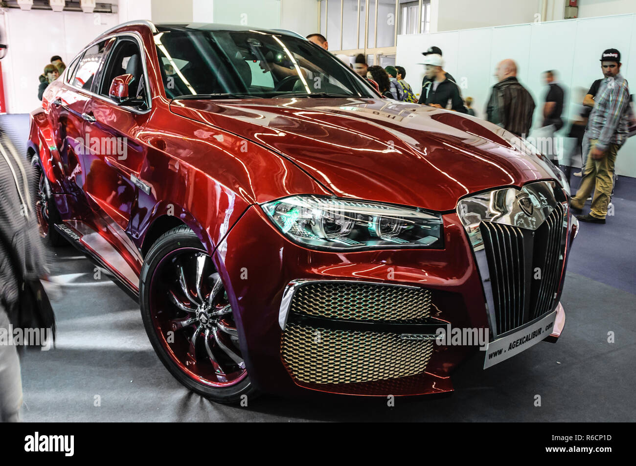 Francfort - Sept 2015 : BMW X6 AG Excalibur présenté à Alligator IAA International Motor Show le 20 septembre 2015 à Francfort, Allemagne Banque D'Images