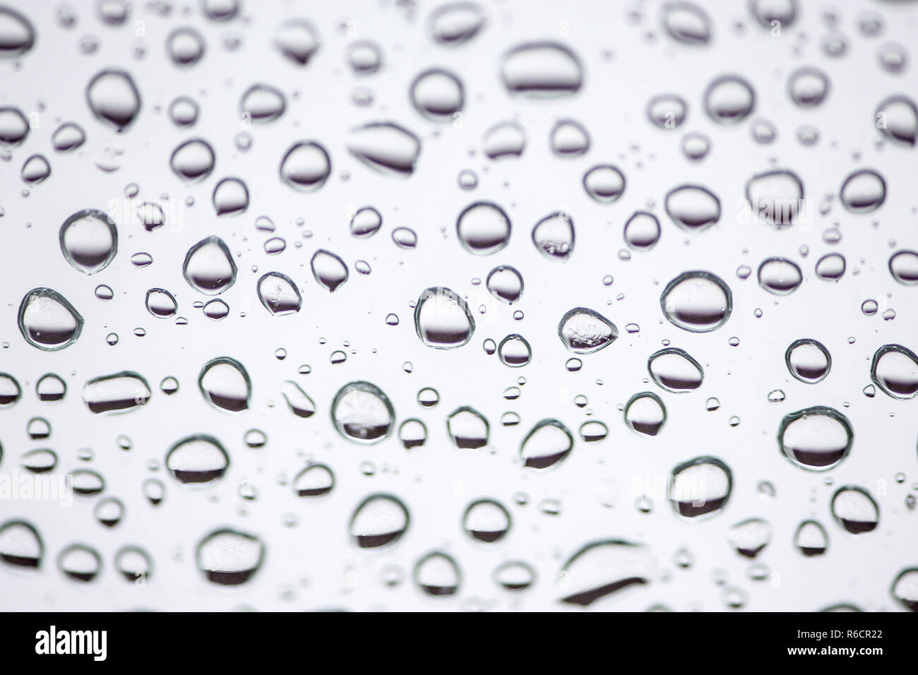 Gouttes de pluie sur la vitre de l'arrière-plan, texture de fond goutte d'eau. Banque D'Images
