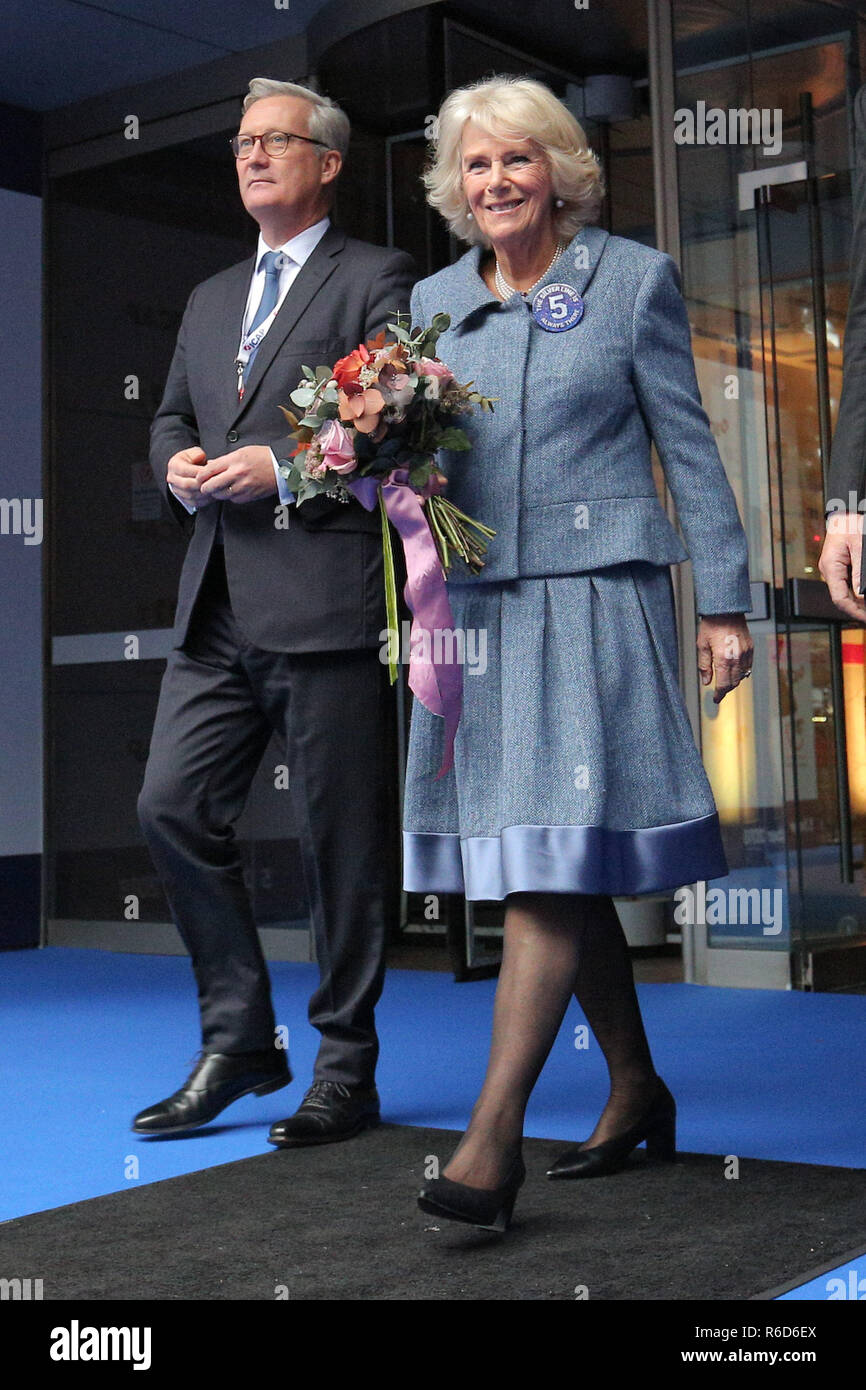 Londres, Royaume-Uni. 5 déc 2018. La duchesse de Cornouailles quitte les bureaux de NO2 Broadgate après avoir assisté à l'ICAP Charity Day annuel. Crédit : Guy Josse/Alamy Live News Banque D'Images