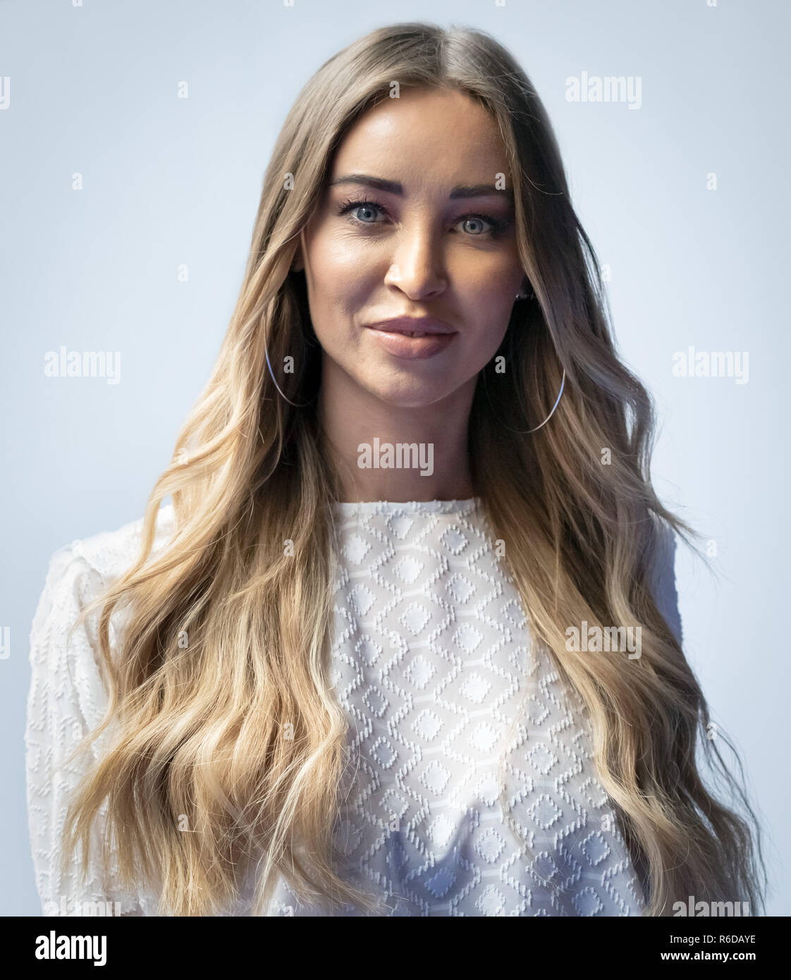 Londres, Royaume-Uni. 5 déc, 2018. Lauren Pope, personnalité de la télévision connu pour ses apparitions sur le seul moyen est l'Essex, assiste à l'ICAP Charity Day annuel. Crédit : Guy Josse/Alamy Live News Banque D'Images